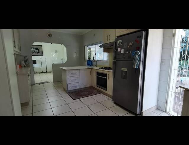 5 BEDROOM HOUSE FOR SALE IN LA LUCIA